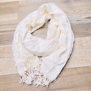 𝅺macy’s Cream Ivory Tassel Scarf NWOT